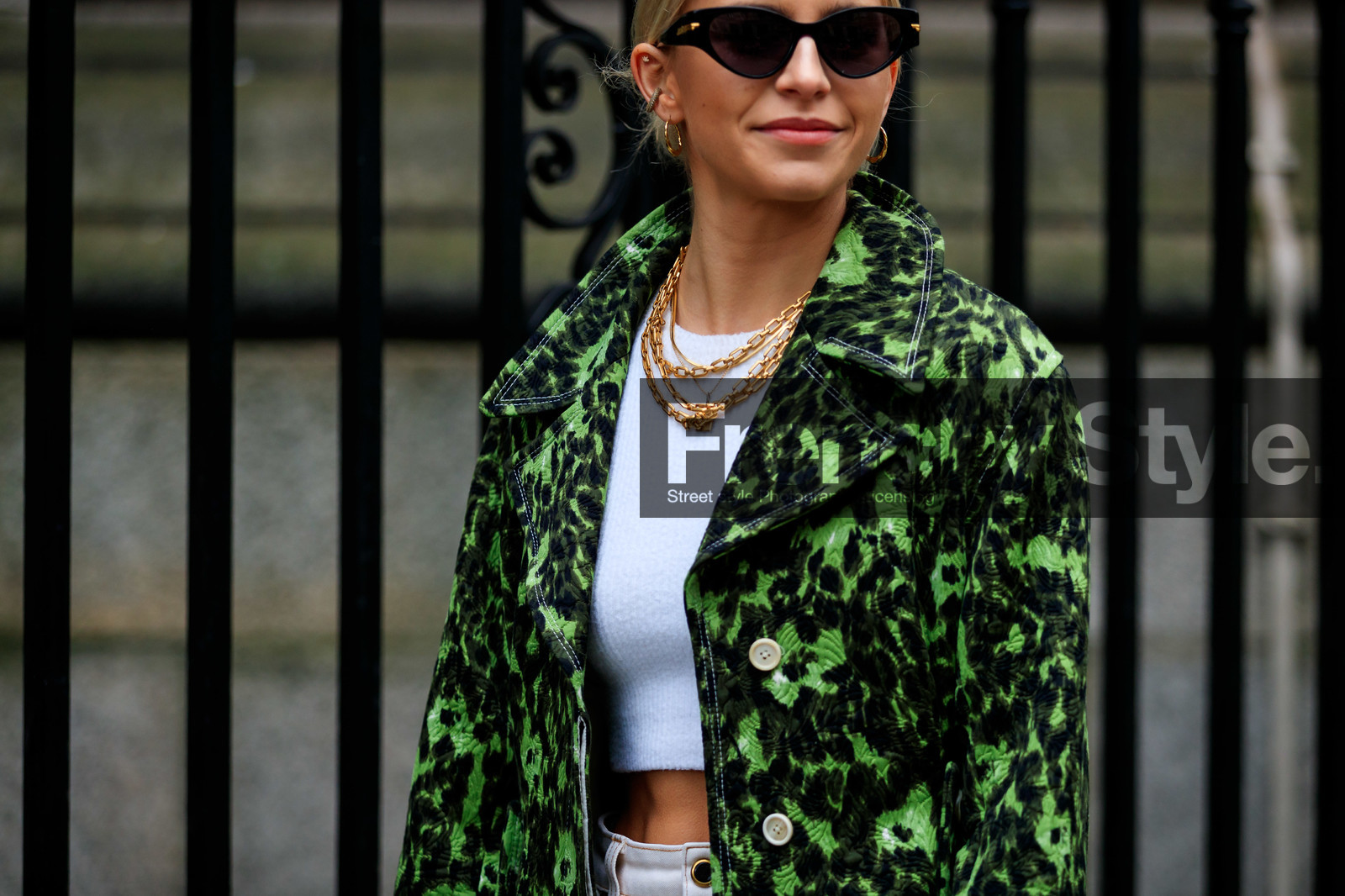 caro daur, black sunglasses, butterfly sunglasses, multi necklace, golden necklace, golden earrings, hoop earrings, big chain necklace, chain necklace, white pullover, cropped pullover, green coat, brocart coat, floral embroidered coat, floral printed coat, close up detail, fashion week, frenchystyle, FW, jonathan paciullo, street style, LFW, LONDON, AUTUMN WINTER 2020-2021, FALL WINTER 2020-2021, FW 20-21, horizontal, atmosphere details, detail