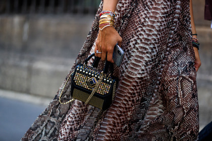 animal print, black bag, bracelet, brown dress, graphic bag, graphic dress, leather bag, printed bag, printed dress, snake print, studs, PFW, fashion week, frenchystyle, FW, jonathan paciullo, street style, PARIS, horizontal, atmosphere details, detail, AUTUMN WINTER 2018-2019, FALL WINTER 2018-2019, FW 18-19