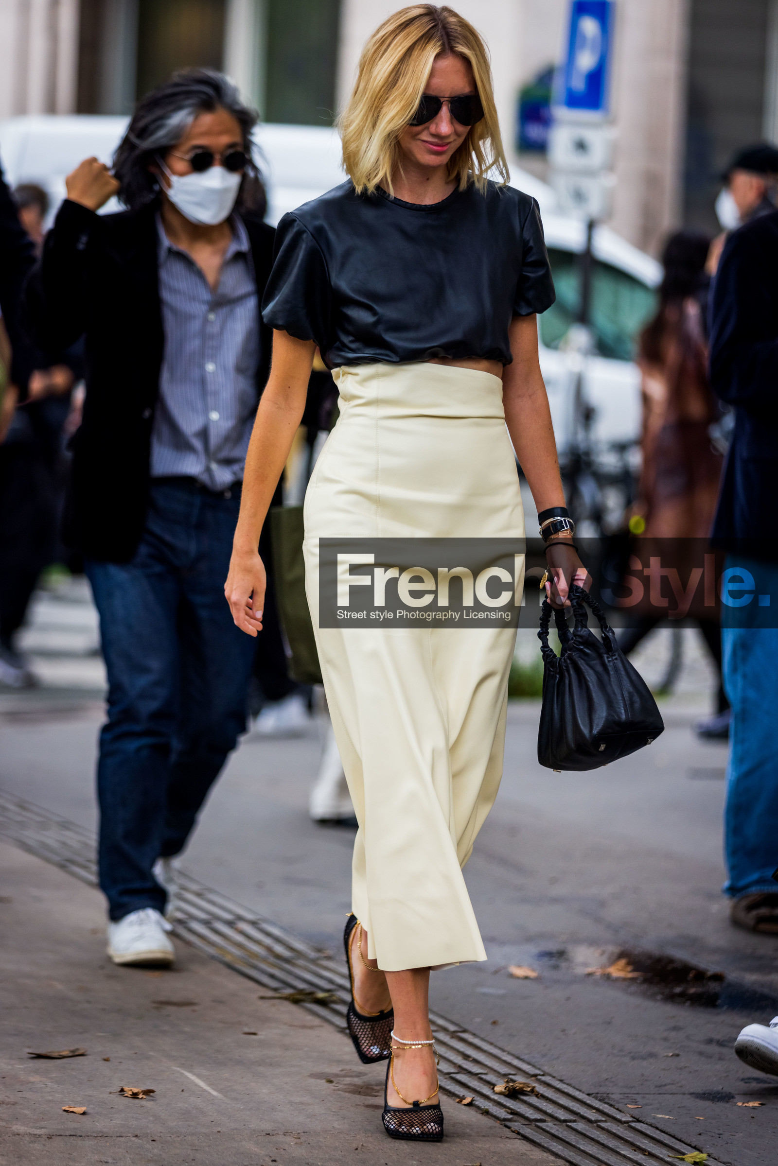 Aiken, aviator sunglasses, bag, beige skirt, black bag, black crop top, black sandals, black top, bottega veneta sandals, crop top, high waist skirt, leather bag, leather crop top, leather skirt, leather top, Lisa, long skirt, sandals, skirt, sunglasses, top, street style, jonathan paciullo, FW, frenchystyle, fashion week, PFW, PARIS, SPRING SUMMER 2022, SS 22, vertical, full length