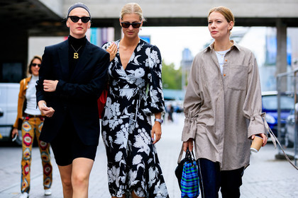 balenciaga, black and white, black jacket, black shorts, black turtleneck, blazer, blue bag, brown shirt, checked, floral, flowers, graphic bag, graphic dress, graphic shirt, headband, leather bag, necklace, plaid, printed bag, printed dress, printed shirt, sunglasses, trousers, watch, fashion week, frenchystyle, FW, jonathan paciullo, street style, LFW, LONDON, SPRING SUMMER 2019, SS 19, atmosphere details, horizontal, detail