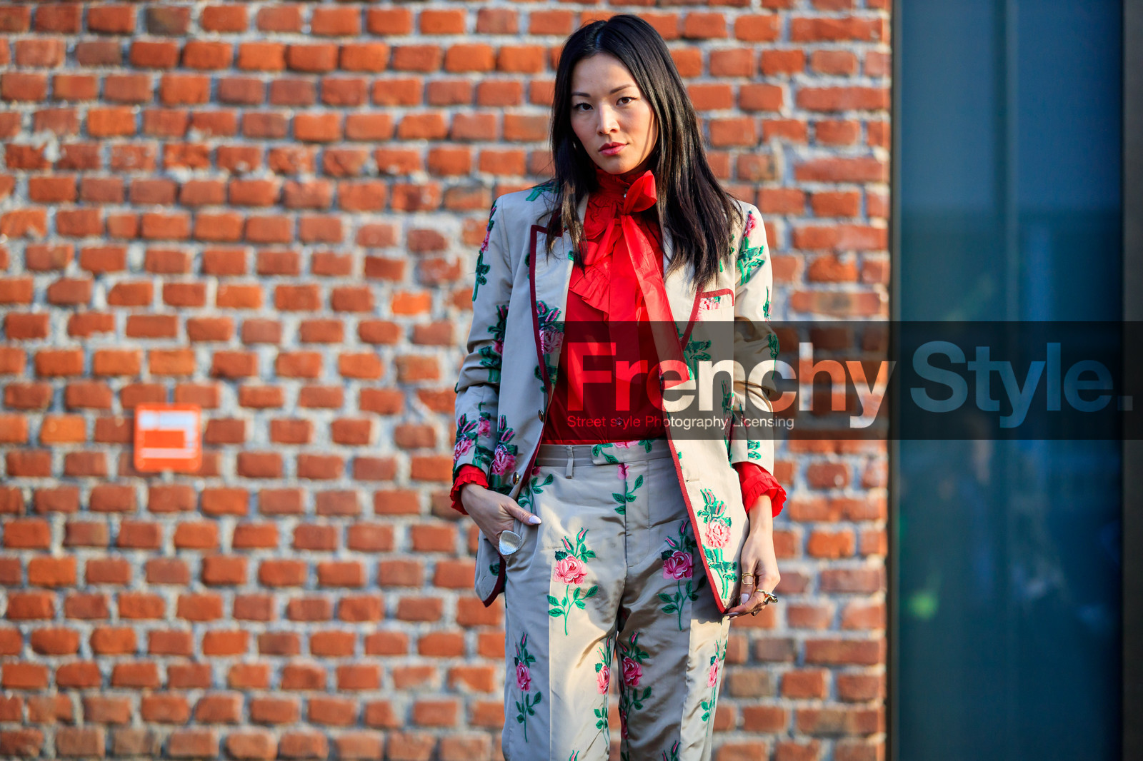 atmosphere details, AUTUMN WINTER 2017-2018, AW 17-18, beige jacket, beige pants, blazer, detail, FALL WINTER 2017-2018, fashion week, floral, flower, frenchystyle, FW, FW 17-18, gucci, horizontal, jonathan paciullo, MFW, MILAN, printed jacket, printed pants, printed suit, red shirt, rings, street style, sunglasses, tina leung, trousers