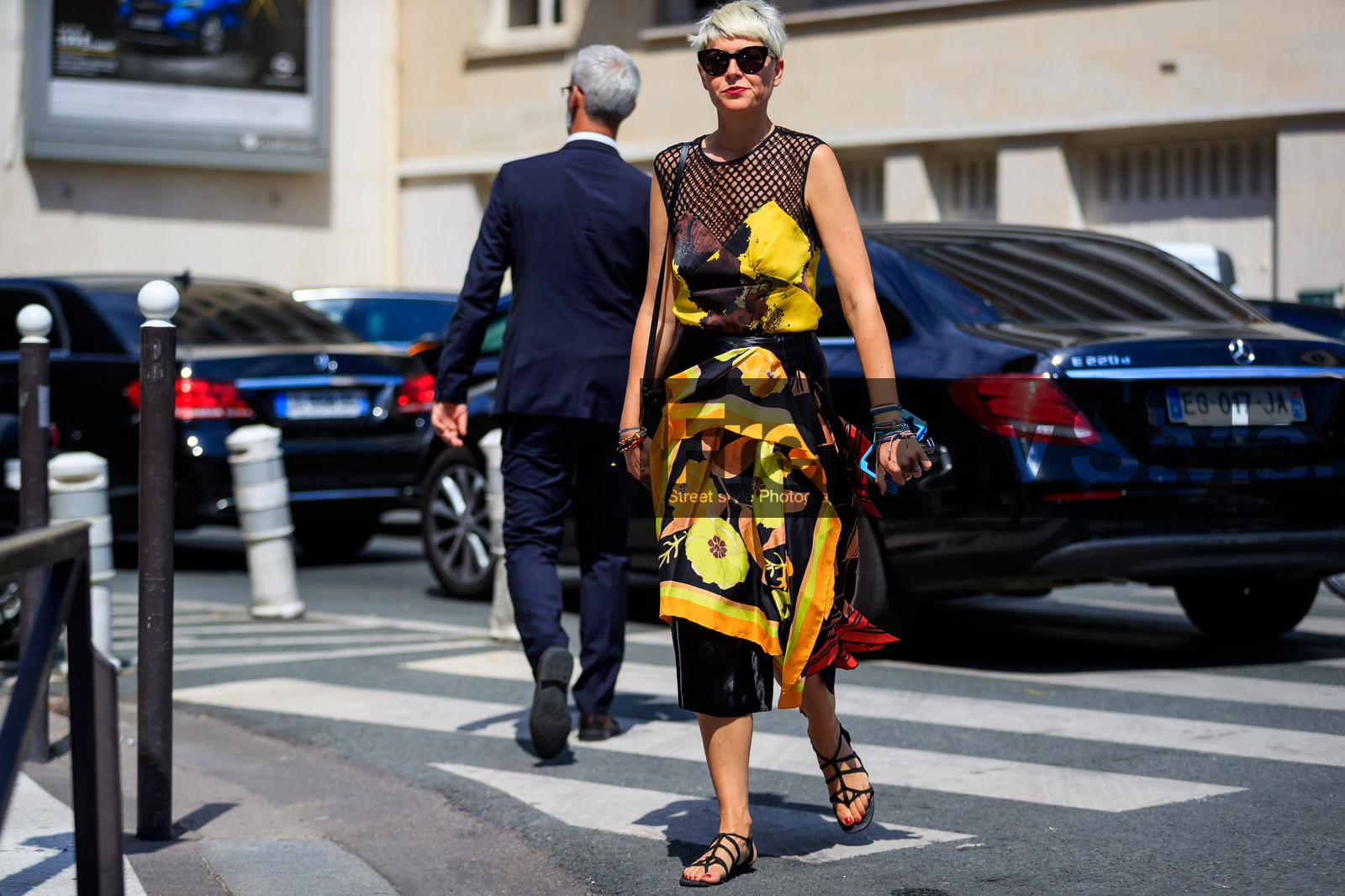 black bag, black dress, black shoes, bracelet, dyed hair, fishnet, floral, flowers, graphic dress, leather bag, leather shoes, printed dress, sunglasses, yellow dress, fashion week, frenchystyle, FW, jonathan paciullo, street style, PFW, PARIS, atmosphere details, horizontal, full length, AUTUMN WINTER 2018-2019, FALL WINTER 2018-2019, FW 18-19, elisa nalin