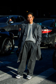 full grey look, tomboy look, grey jumper, dandy style, baggy pants, kaki oversized coat, grey coat, buttoned coat, new balance sneakers, grey sneakers, minimal look, jessica wang, rachael wang, street style, jonathan paciullo, FW, frenchystyle, fashion week, NYFW, NEW YORK, AUTUMN WINTER 2022-2023, FALL WINTER 2022_2023, FW 22-23, vertical, full length