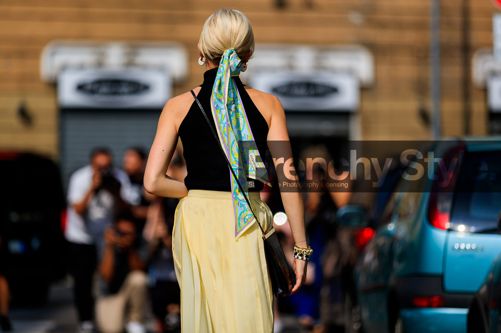 black bag, black top, blue scarf, caro daur, earrings, headscarf, leather bag, pleated skirt, yellow skirt, fashion week, frenchystyle, FW, jonathan paciullo, street style, MFW, MILAN, SPRING SUMMER 2019, SS 19, atmosphere details, horizontal, detail