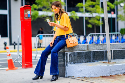 atmosphere details, black boots, blue denim, camel bag, denim pants, fashion week, frenchystyle, full length, FW, high heels, horizontal, jeans, jonathan paciullo, leather bag, leather shoes, NEW YORK, NYFW, SPRING SUMMER 2018, SS 18, street style, trousers, yellow sweater