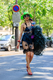 black bra, catherine baba, fashion week, frenchystyle, full length, FW, green hat, high heels, jonathan paciullo, lace, leather shoes, MENSWEAR, necklace, PARIS, PFW, red shoes, see through, SPRING SUMMER 2018, SS 18, street style, sunglasses, tulle, vertical