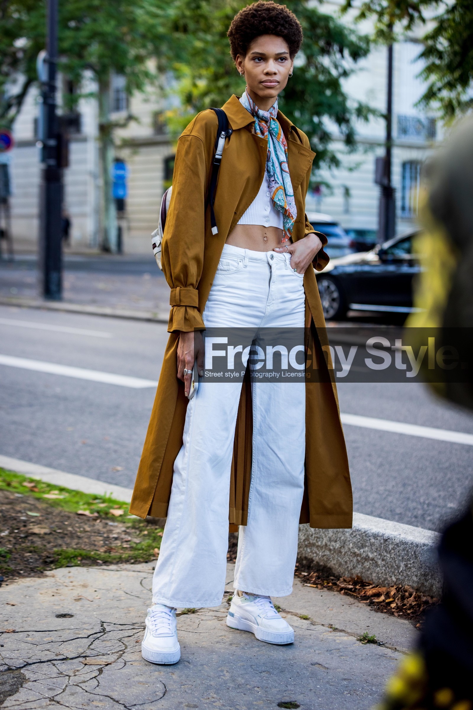brown trench, camel trench, crop top, denim, flare pants, floral print, floral scarf, flower print, jean, printed scarf, scarf, sneakers, trench, white crop top, white denim, white jean, white sneakers, fashion week, frenchystyle, FW, jonathan paciullo, street style, PFW, PARIS, SPRING SUMMER 2022, SS 22, vertical, full length, model