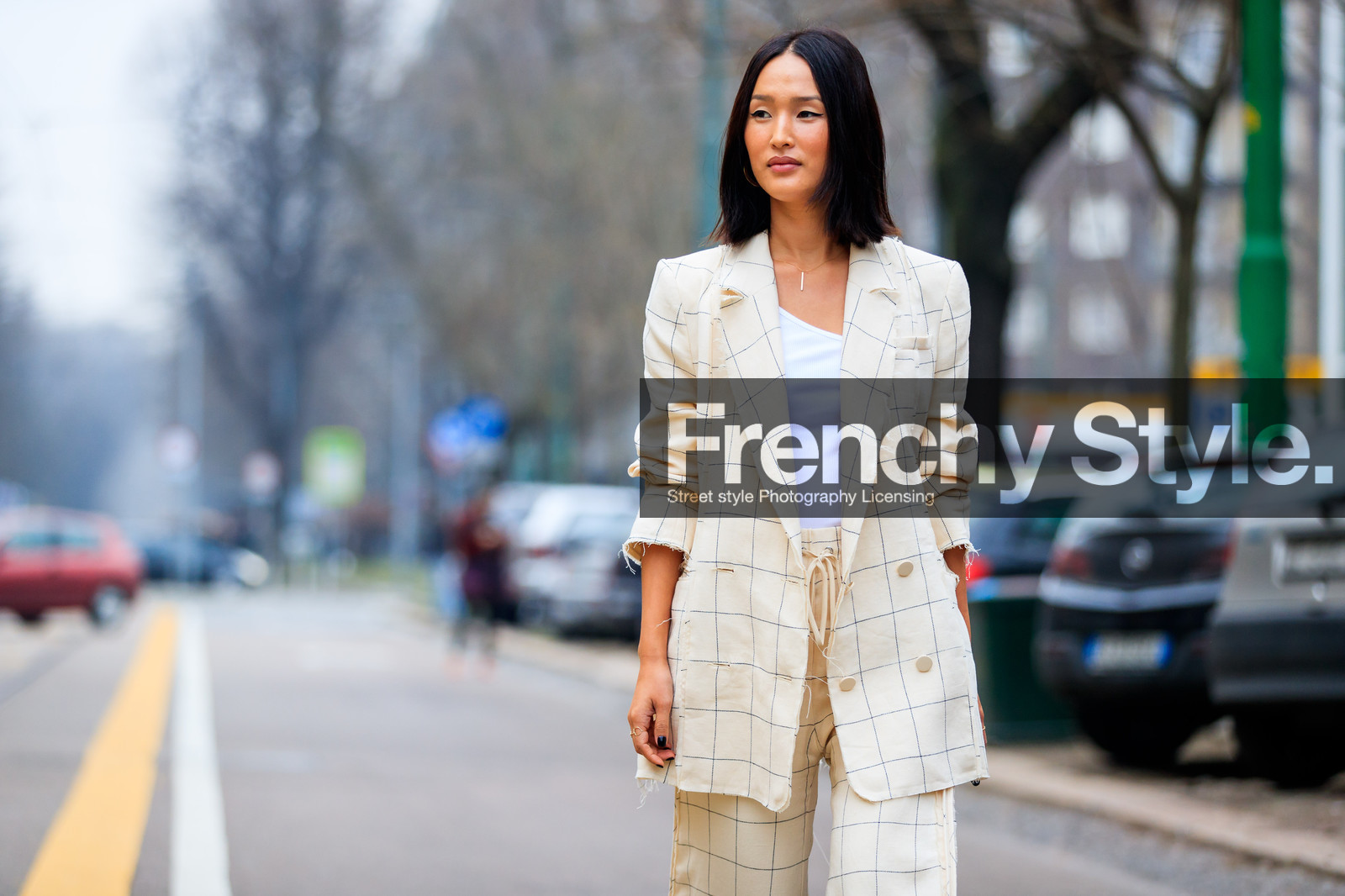 atmosphere details, AUTUMN WINTER 2017-2018, AW 17-18, beige jacket, beige pants, beige suit, blazer, checked jacket, checked pants, checked suit, detail, FALL WINTER 2017-2018, fashion week, frenchystyle, FW, FW 17-18, graphic jacket, graphic suit, horizontal, jonathan paciullo, MFW, MILAN, nicole warne, plaid, printed jacket, printed pants, printed suit, street style, trousers, white tank top, wide pants