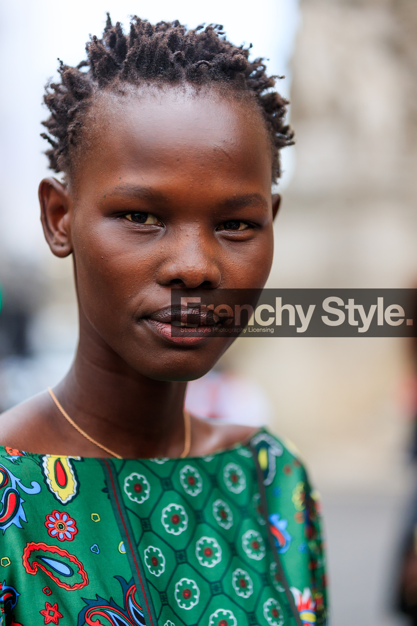 graphic dress, green dress, printed dress, short hair, fashion week, frenchystyle, FW, jonathan paciullo, street style, PFW, PARIS, vertical, detail, atmosphere details, portrait, model, AUTUMN WINTER 2018-2019, FALL WINTER 2018-2019, FW 18-19