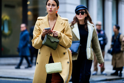 beige coat, brown pants, fendi, green bag, julia haghjoo, leather bag, trousers, white bag, street style, jonathan paciullo, FW, frenchystyle, fashion week, LFW, LONDON, AUTUMN WINTER 2019-2020, AW 19-20, FW 19-20, FALL WINTER 2019-2020, horizontal, atmosphere details, detail