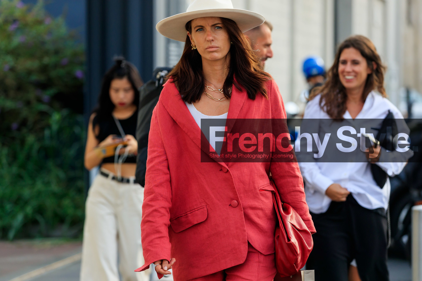 light beige hat, red suits, red jacket, red pants, chain necklace, golden necklace, multi necklace, red leather clutch, red leather bag, bottega veneta bag, loose jacket, fashion week, frenchystyle, FW, jonathan paciullo, street style, MFW, MILAN, SPRING SUMMER 2020, SS 20