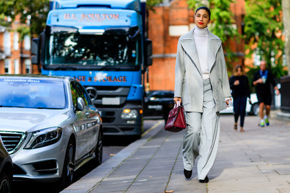 atmosphere details, bordeaux, burgundy, caroline issa, fashion week, frenchystyle, full length, FW, grey coat, grey pants, horizontal, jonathan paciullo, leather bag, LFW, LONDON, red bag, SPRING SUMMER 2017, SS 17, street style, trousers, turtleneck sweater, white sweater, wide pants, woman