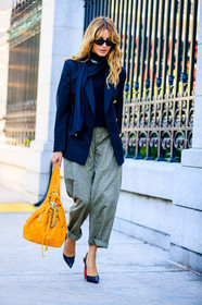 atmosphere details, black shoes, blazer, chanel, detail, ece sukan, fashion week, frenchystyle, FW, green pants, high heels, jonathan paciullo, leather bag, leather shoes, navy jacket, NEW YORK, NYFW, orange bag, SPRING SUMMER 2018, SS 18, street style, sunglasses, trousers, vertical, wide pants