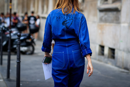 blue denim, blue jumpsuit, denim jumpsuit, trousers, PFW, fashion week, frenchystyle, FW, jonathan paciullo, street style, PARIS, horizontal, atmosphere details, detail, AUTUMN WINTER 2018-2019, FALL WINTER 2018-2019, FW 18-19, erin doherty