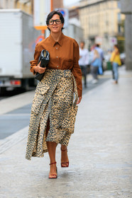 camel shirt, long sleeves shirt, animal print skirt, leopard printed skirt, long skirt, wrap skirt, black leather clutch, square shape glasses, squared toed shoes, red leather sandals, open toe shoes, button skirt, multi pocket skirt, fashion week, frenchystyle, FW, jonathan paciullo, street style, MFW, MILAN, SPRING SUMMER 2020, SS 20