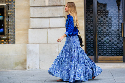 atmosphere details, AUTUMN WINTER 2016-2017, AW 16-17, blue bag, blue denim, blue skirt, bracelet, chloe, denim shirt, FALL WINTER 2016-2017, fashion week, frenchystyle, fringes, full length, FW, FW 16-17, golden jewelry, HAUTE COUTURE, horizontal, jonathan paciullo, long skirt, MENSWEAR, PARIS, PFW, pompons, printed skirt, street style, suede bag