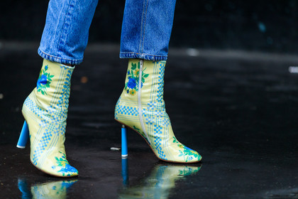 atmosphere details, AUTUMN WINTER 2016-2017, AW 16-17, blue denim, denim pants, detail, FALL WINTER 2016-2017, fashion week, floral, flower, frenchystyle, FW, FW 16-17, HAUTE COUTURE, high heels, horizontal, jeans, jonathan paciullo, leather boots, MENSWEAR, PARIS, PFW, printed boots, street style, trousers, varnished leather shoes, vêtements, yellow boots