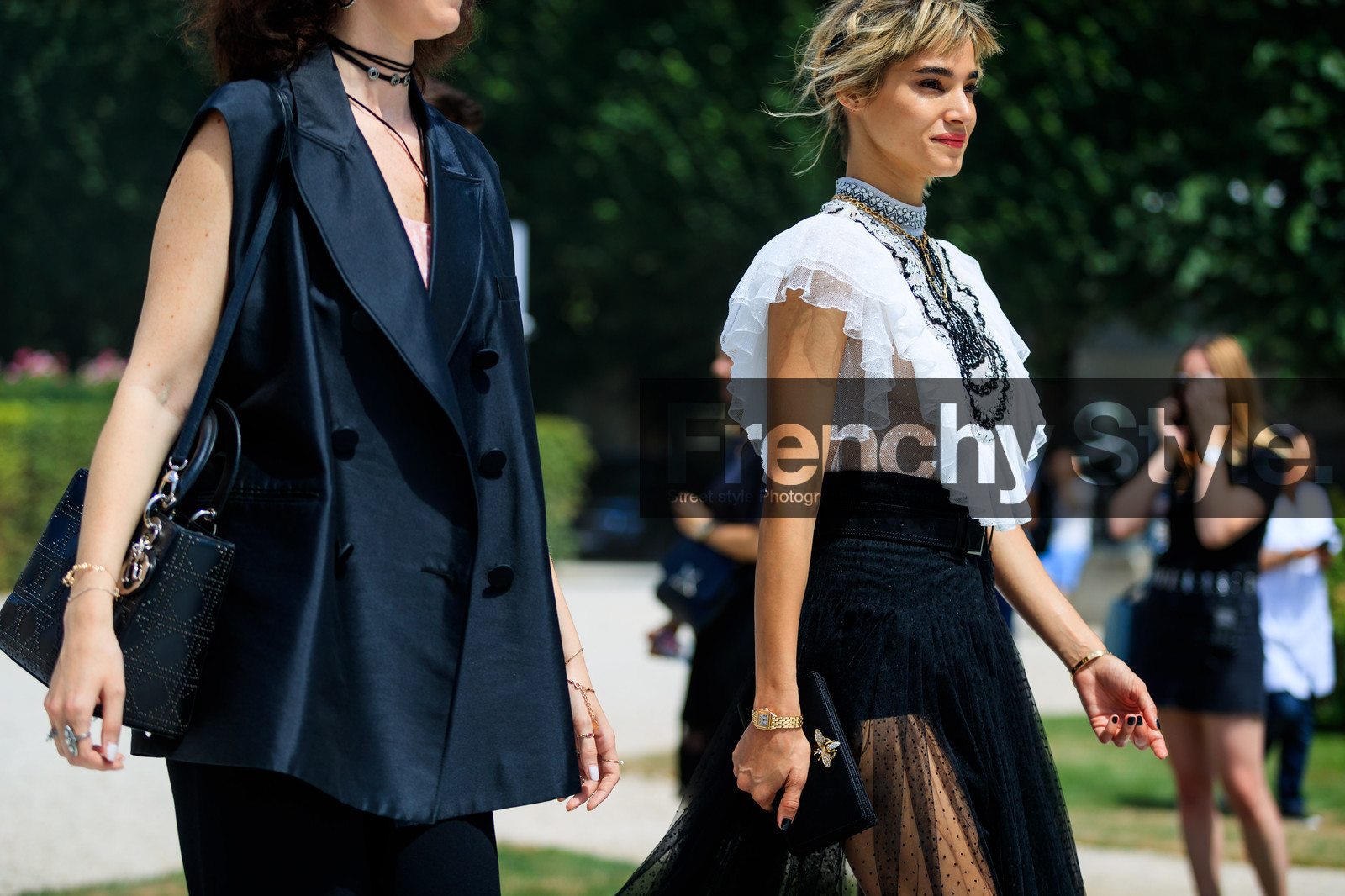black bag, black jacket, black pants, black skirt, choker, embroideries, leather bag, necklace, pearls, pleats, ruffles, satin stitch, sleeveless, sunglasses, white shirt, fashion week, frenchystyle, FW, jonathan paciullo, street style, PFW, PARIS, horizontal, atmosphere details, detail, AUTUMN WINTER 2018-2019, FALL WINTER 2018-2019, FW 18-19