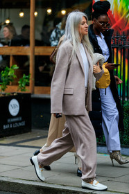 sarah harris, light beige jacket, light beige pants, light beige suits, white leather loafers, fashion week, frenchystyle, FW, jonathan paciullo, street style, LFW, LONDON, AUTUMN WINTER 2020-2021, FALL WINTER 2020-2021, FW 20-21, vertical, full length