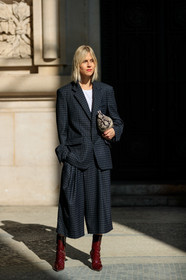 animal print, beige bag, black jacket, black pants, black suit, blazer, bordeaux, burgundy, gingham, graphic bag, graphic jacket, graphic pants, high heels, leather bag, leather shoes, linda tol, printed bag, printed jacket, printed pants, red boots, snake print, trousers, white t shirt, PARIS, PFW, street style, jonathan paciullo, FW, frenchystyle, fashion week, AUTUMN WINTER 2019-2020, AW 19-20, FALL WINTER 2019-2020, FW 19-20, vertical, full length