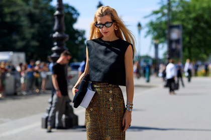 black bag, black top, bronze, brown skirt, graphic skirt, leather bag, printed skirt, sunglasses, tweed skirt, fashion week, frenchystyle, FW, jonathan paciullo, street style, PFW, PARIS, horizontal, atmosphere details, detail, AUTUMN WINTER 2018-2019, FALL WINTER 2018-2019, FW 18-19, ada kokosar