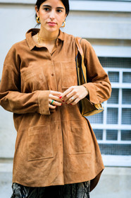 animal print, bettina looney, brown shirt, camel bag, earrings, grey pants, leather bag, necklace, snake print, suede bag, fashion week, frenchystyle, FW, jonathan paciullo, street style, LFW, LONDON, AUTUMN WINTER 2019-2020, AW 19-20, FW 19-20, FALL WINTER 2019-2020, vertical, atmosphere details, detail