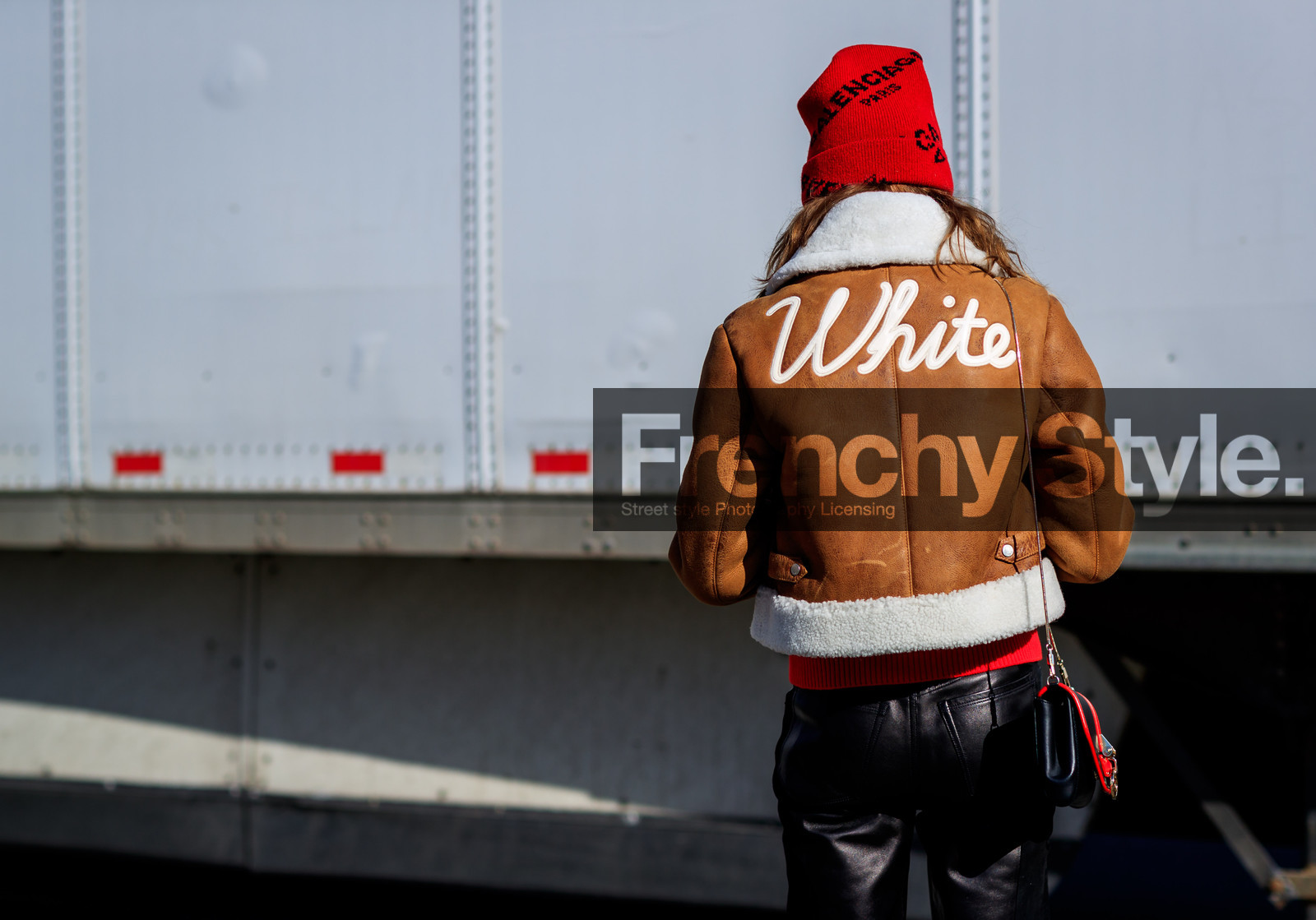 balenciaga, black bag, black pants, brown jacket, fur collar, leather bag, leather jacket, leather pants, off white, red beanie, shearling, trousers, fashion week, frenchystyle, FW, jonathan paciullo, street style, NYFW, NEW YORK, AUTUMN WINTER 2018-2019, AW 18-19, FALL WINTER 2018-2019, FW 18-19, atmosphere details, horizontal, detail, jessica minkoff