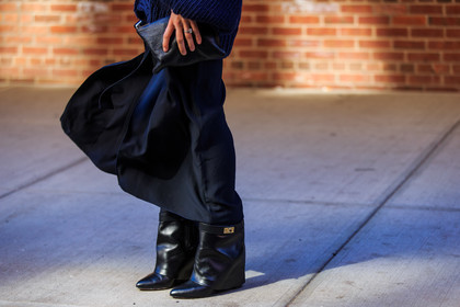 atmosphere details, AUTUMN WINTER 2016-2017, AW 16-17, black boots, detail, fashion week, frenchystyle, FW, FW 16-17, hermès, high heels, horizontal, jonathan paciullo, leather boots, long skirt, navy skirt, NEW YORK, NYFW, street style, woman