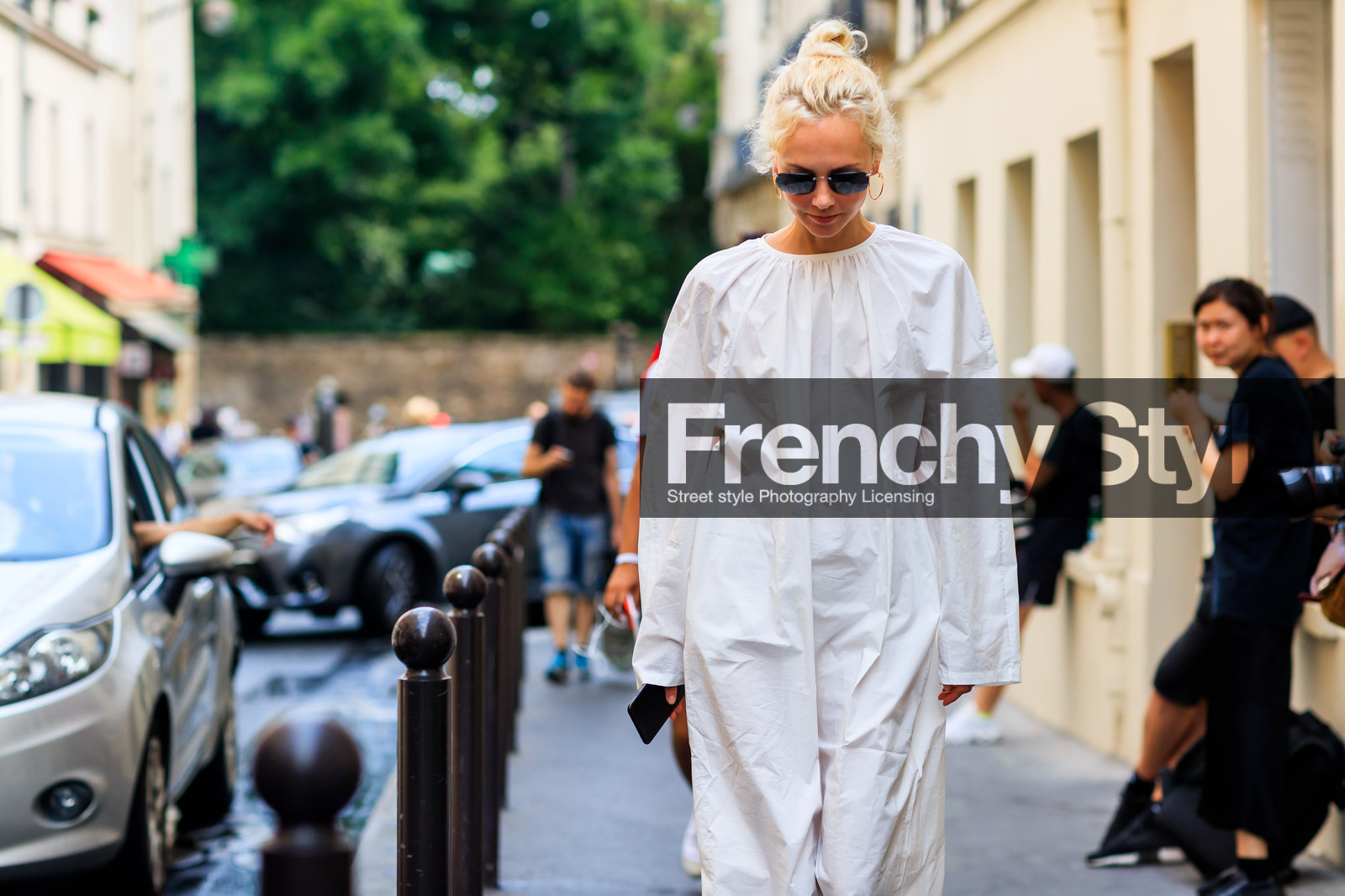 atmosphere details, detail, fashion week, frenchystyle, FW, horizontal, jonathan paciullo, MENSWEAR, olga karput, PARIS, PFW, SPRING SUMMER 2018, SS 18, street style, sunglasses, trousers, white dress