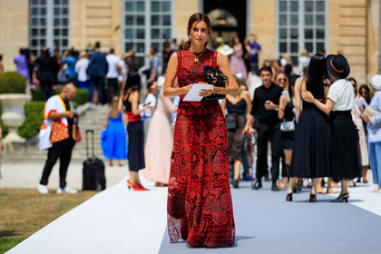 black bag, christian dior, embroidered dress, graphic dress, leather bag, necklace, printed dress, red dress, fashion week, frenchystyle, FW, jonathan paciullo, street style, PFW, PARIS, horizontal, atmosphere details, full length, AUTUMN WINTER 2018-2019, FALL WINTER 2018-2019, FW 18-19, gala gonzalez