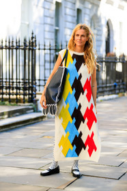 avery blanchard, black and white loafers, black and white shoes, black bag, black shoes, blanca miro scrimieri, checked, graphic bag, graphic dress, houndstooth pattern, knit dress, leather bag, leather shoes, loafers, loewe, multicolor dress, plaid, printed bag, printed dress, tights, white dress, fashion week, frenchystyle, FW, jonathan paciullo, street style, LFW, LONDON, SPRING SUMMER 2019, SS 19, vertical, full length