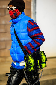 blue vest, sleeveless vest, white sunglasses, red plaid mask, stripes sweater, knitted sweater, wool sweater, black beanie, croco pants, leather pants, black pants, croco printed bag, black handbag, fashion week, frenchystyle, FW, jonathan paciullo, street style, NYFW, NEW YORK, AUTUMN WINTER 2022-2023, FALL WINTER 2022_2023, FW 22-23, vertical, atmosphere details