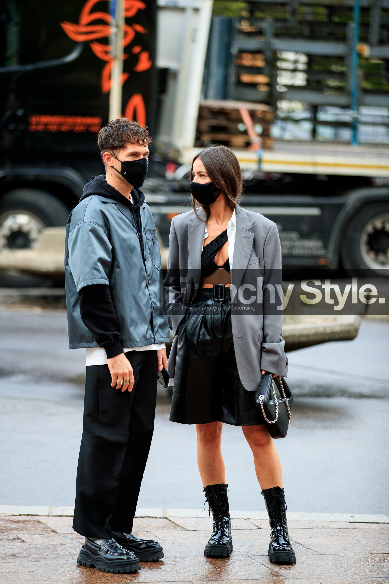 JS roques, grey jacket, short sleeves jacket, prada jacket, black hoodie, black pants, black leather loafers, big, sole shoes, big sole loafers, alice barbier, grey jacket, oversize jacket, white shirt, black leather bag, black leather shorts, black leather boots, black polish boots, polish boots, laced boots, flat boots, square shape bag, coperni bag, hand bag, silvered chain strap bag, cropped top, black top, black bra, asymmetrical top, big sole boots, black leather bermuda shorts, covid face mask, fashion week, frenchystyle, FW, jonathan paciullo, street style, PFW, PARIS, SPRING SUMMER 2021, SS 21, vertical, full length