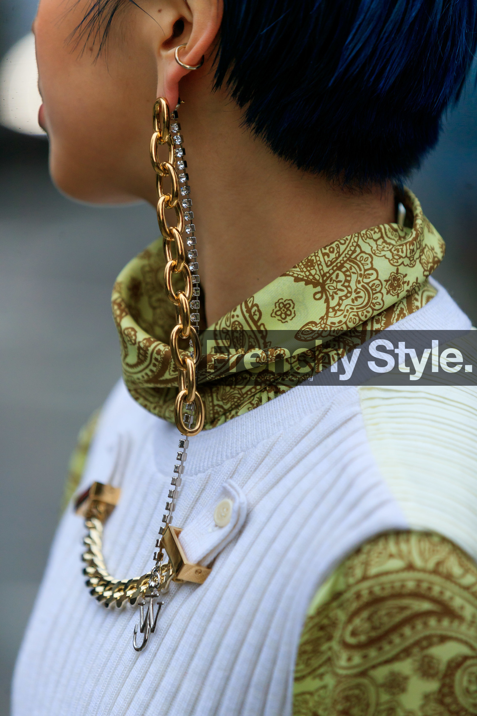 close up detail, golden earrings, silvered earrings, strassed earrings, big chain earrings, dangling earrings, big earrings, white pullover, sleeveless pullover, chain details, high collar blouse, light green blouse, cachemere printed blouse, fashion week, frenchystyle, FW, jonathan paciullo, street style, LFW, LONDON, AUTUMN WINTER 2020-2021, FALL WINTER 2020-2021, FW 20-21, vertical, atmosphere details, detail