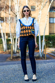 AUTUMN WINTER 2017-2018, AW 17-18, black pants, black shoes, blue denim, blue shirt, denim pants, FALL WINTER 2017-2018, fashion week, frenchystyle, full length, FW, FW 17-18, irina lakicevic, jeans, jonathan paciullo, leather shoes, LFW, LONDON, printed sweater, street style, sunglasses, tartan, trousers, vertical, yellow knit, yellow sweater