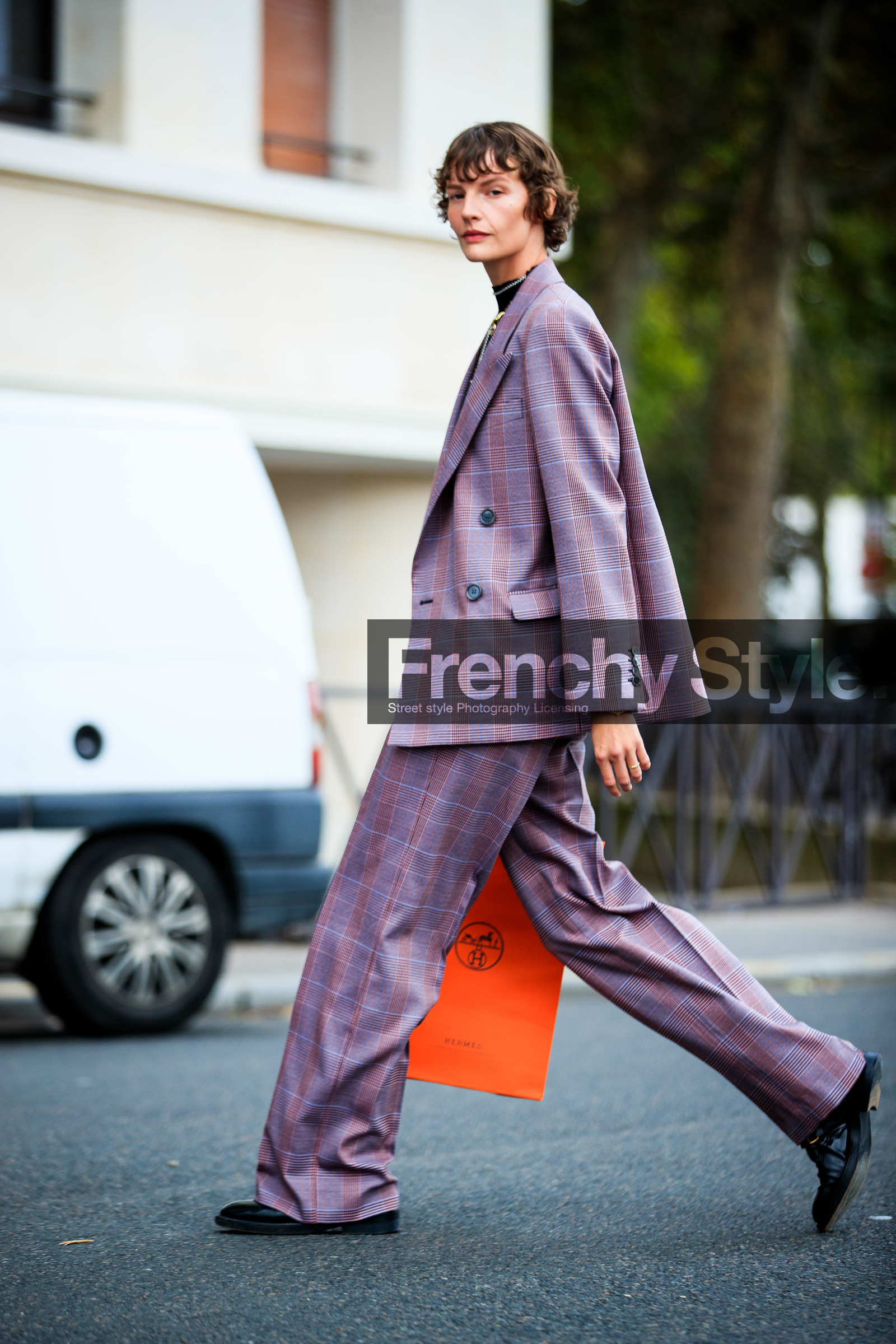 sara blomqvist, red jacket, red pants, red suits, loose jacket, loose pants, checked jacket, checked pants, checked suits, red leather bag, zipped bag, hand bag, silvered chain necklace, silvered necklace, golden necklace, long necklace, charlotte chenais necklace, street style, jonathan paciullo, FW, frenchystyle, fashion week, PFW, PARIS, SPRING SUMMER 2021, SS 21, vertical, full length, model