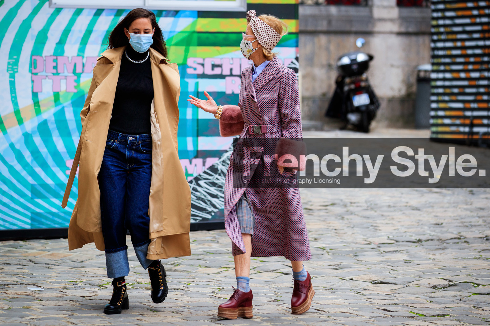 pink coat, fur coat, hair scarf, geometrical printed coat, geometrical printed scarf, red leather loafers, burgundy leather loafers, wedge shoes, beige trench coat, blue jeans, denim, black leather boots, laced boots, flat boots, hiking boots, loose jeans, covid face mask, PARIS, PFW, fashion week, frenchystyle, FW, jonathan paciullo, street style, SPRING SUMMER 2021, SS 21, horizontal, atmosphere details, full length