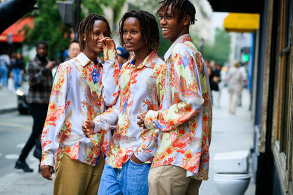 printed shirt, dragon printed shirt, japanese style shirt, satin shirt, light blue shirt, red shirt, mix and match look, fashion week, frenchystyle, FW, jonathan paciullo, street style, PFW, PARIS, SPRING SUMMER 2022, SS 22, horizontal, atmosphere details, detail