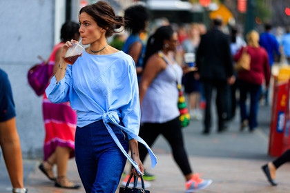 atmosphere details, blue denim, blue shirt, choker, denim pants, detail, fashion week, frenchystyle, FW, horizontal, jeans, jonathan paciullo, NEW YORK, NYFW, SPRING SUMMER 2017, SS 17, street style, tied up shirt, trousers, woman