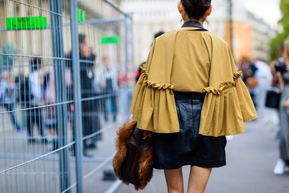 atmosphere details, back detail, beige top, black skirt, brown bag, brown fur, detail, fashion week, frenchystyle, fur bag, FW, horizontal, jonathan paciullo, leather bag, leather skirt, PARIS, PFW, SPRING SUMMER 2017, SS 17, street style