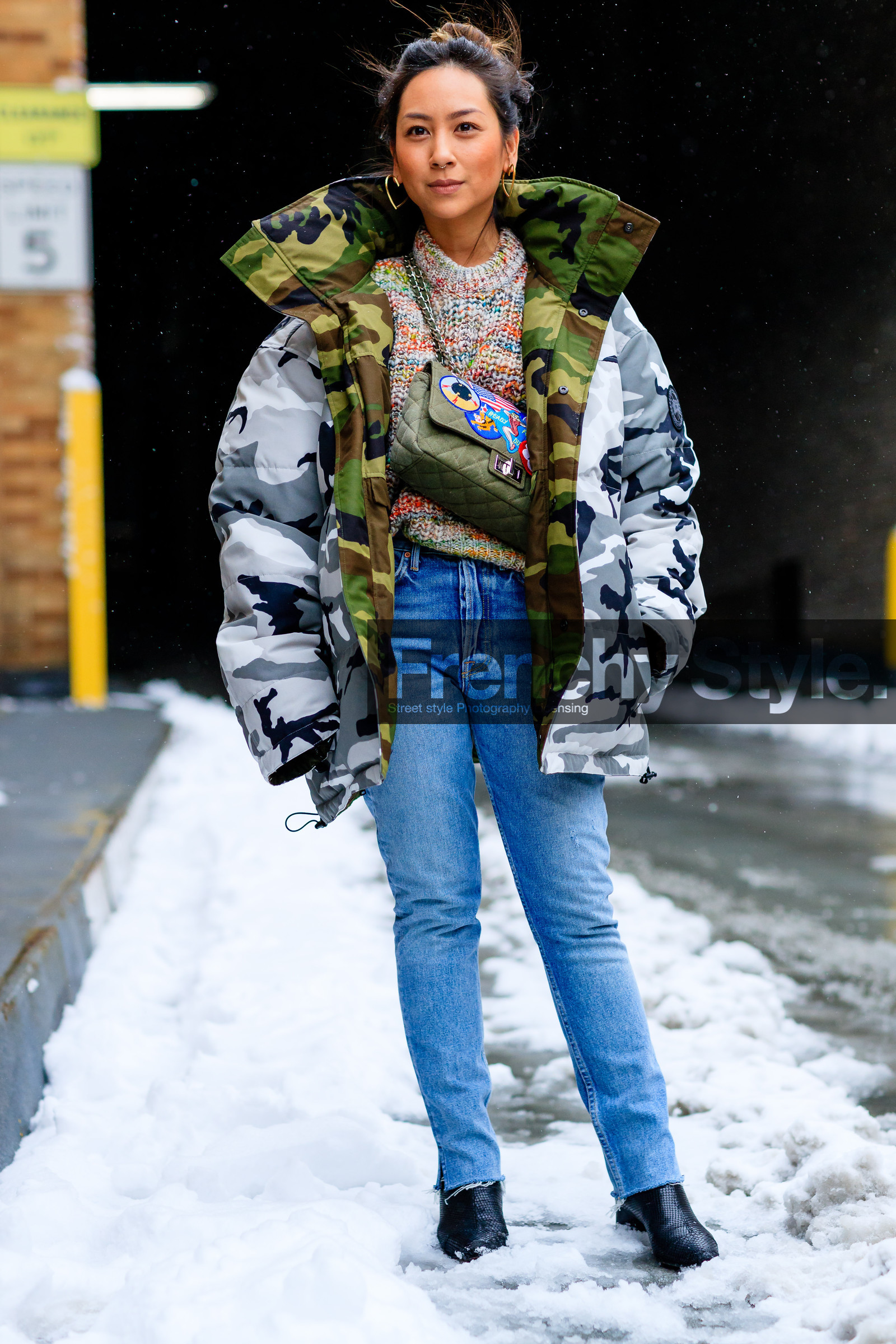 AUTUMN WINTER 2017-2018, AW 17-18, black boots, blue denim, camo jacket, camouflage, chanel handbag, denim pants, down jacket, embroidered bag, FALL WINTER 2017-2018, fashion week, frenchystyle, full length, FW, FW 17-18, green bag, grey jacket, jeans, jonathan paciullo, leather boots, military jacket, multicolor sweater, NEW YORK, NYFW, oversize, printed jacket, street style, trousers, vertical, vêtements
