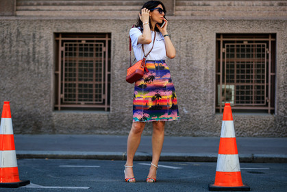 graphic skirt, high heels, leather bag, leather shoes, multicolor shoes, multicolor skirt, orange bag, printed skirt, purple, red, sunglasses, turquoise, white t shirt, yellow, fashion week, frenchystyle, FW, jonathan paciullo, street style, PFW, PARIS, atmosphere details, horizontal, full length, AUTUMN WINTER 2018-2019, FALL WINTER 2018-2019, FW 18-19, deborah reyner sebag