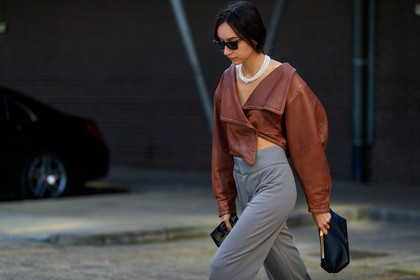 beatrice gutu, brown leather top, cropped top, asymmetrical top, long sleeves top, grey pants, white leather shoes, sharp end shoes, khaite bag, black leather clutch, multi necklace, pearl necklace, black sunglasses, fashion week, frenchystyle, FW, jonathan paciullo, street style, atmosphere details, horizontal, detail