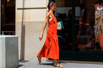 camel sandals, headband, leather bag, leather shoes, red dress, fashion week, frenchystyle, FW, jonathan paciullo, street style, PFW, PARIS, atmosphere details, horizontal, full length, AUTUMN WINTER 2018-2019, FALL WINTER 2018-2019, FW 18-19