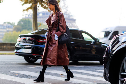atmosphere details, black bag, black boots, black shoes, brown coat, detail, fashion week, frenchystyle, FW, high heels, horizontal, jonathan paciullo, leather bag, leather coat, leather shoes, PARIS, PFW, SPRING SUMMER 2018, SS 18, street style, tote bag