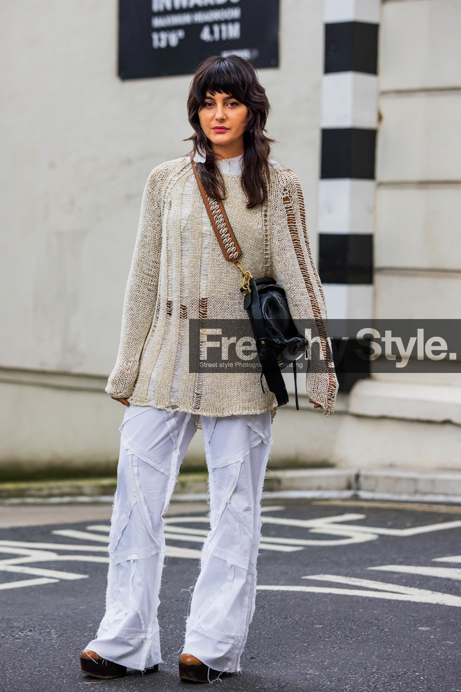 Maria Bernad, trousers, pants, flared pants, white, knits, knitted top, crossbody bag, handbag, beige, fashion week, frenchystyle, FW, jonathan paciullo, street style, SPRING SUMMER 2022, SS 22, LFW, LONDON, vertical, full length