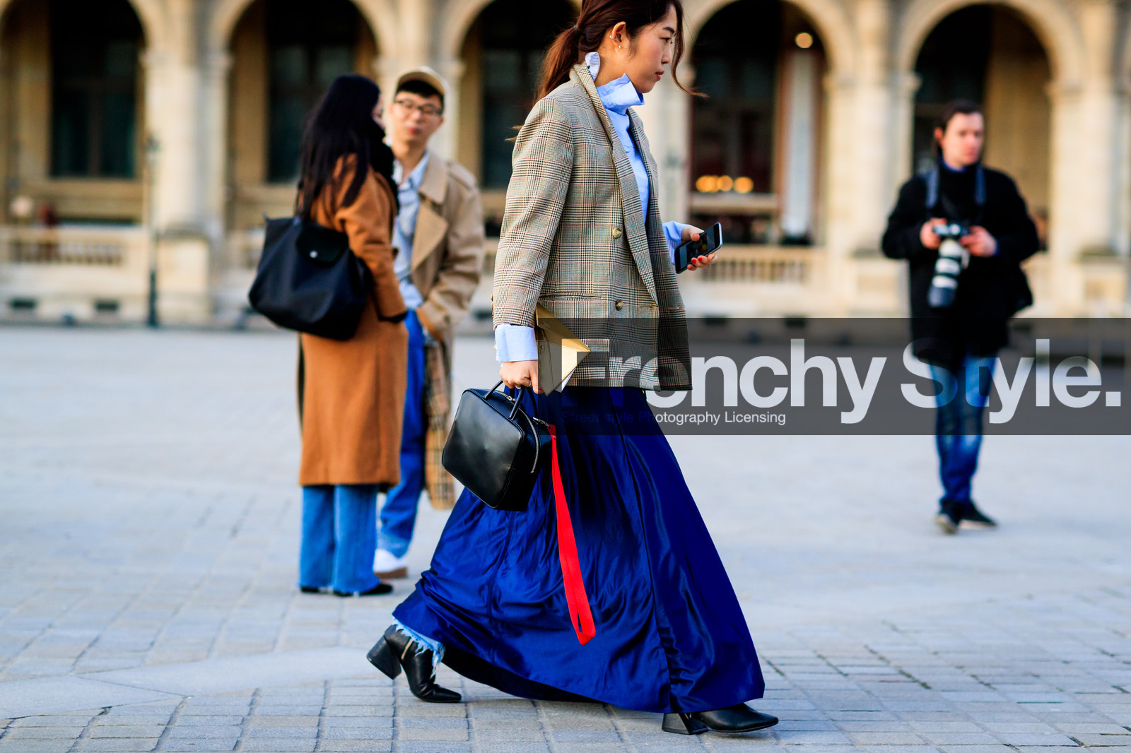 atmosphere details, AUTUMN WINTER 2017-2018, AW 17-18, black bag, black shoes, blazer, blue shirt, blue skirt, checked jacket, detail, FALL WINTER 2017-2018, fashion week, frenchystyle, FW, FW 17-18, graphic jacket, high heels, horizontal, jonathan paciullo, leather bag, leather shoes, PARIS, PFW, plaid, printed jacket, street style, tartan