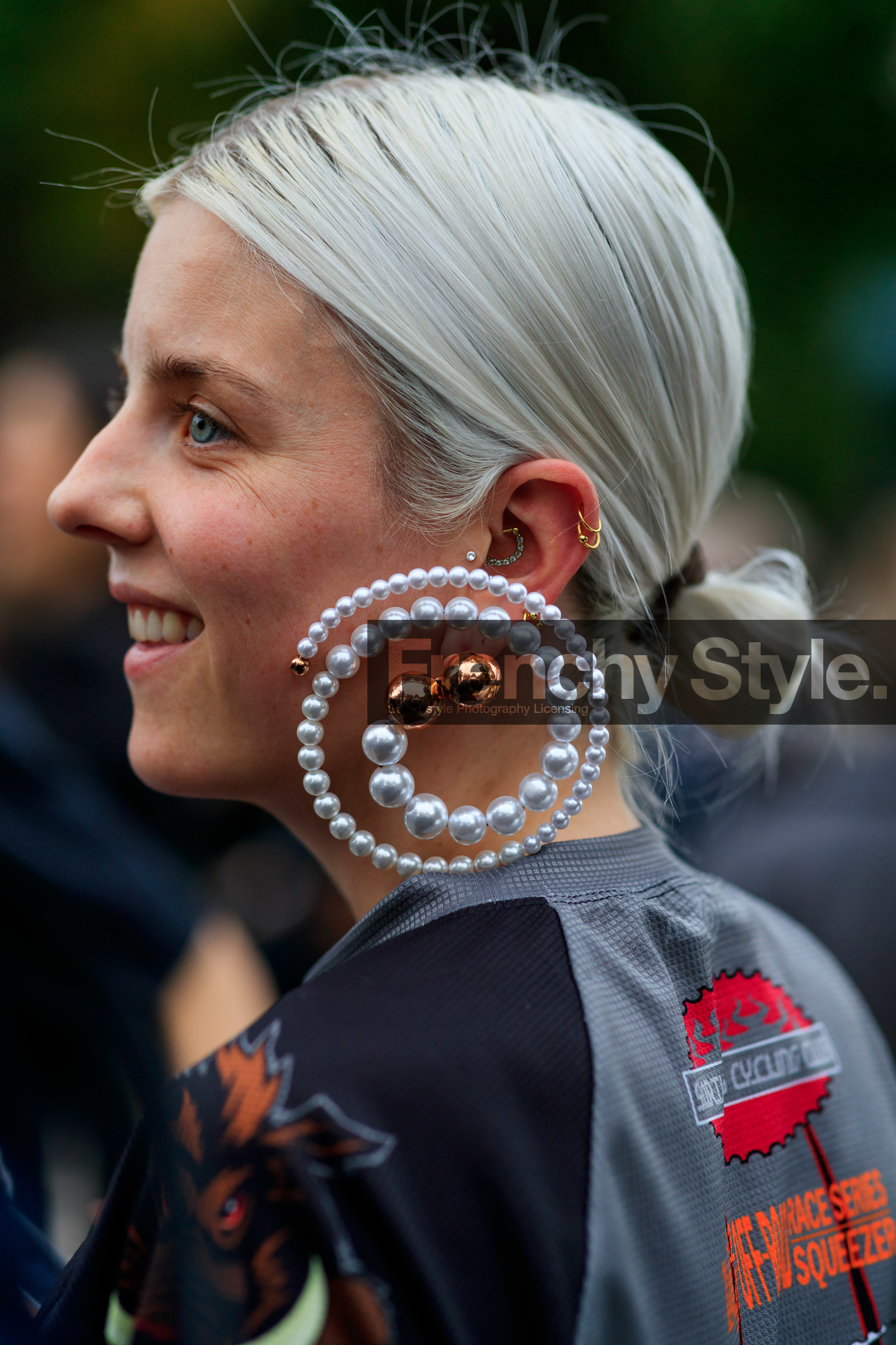 big earrings, bun, close up detail, dyed hair, earring detail, golden earrings, hair details, multi earrings, pearl earrings, fashion week, frenchystyle, FW, jonathan paciullo, street style, vertical, detail, atmosphere details