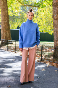 model, aymeline valade, light blue pullover, turtleneck pullover, loose pullover, light pink pants, loose pants, bun, hair details, fashion week, frenchystyle, FW, jonathan paciullo, street style, vertical, full length