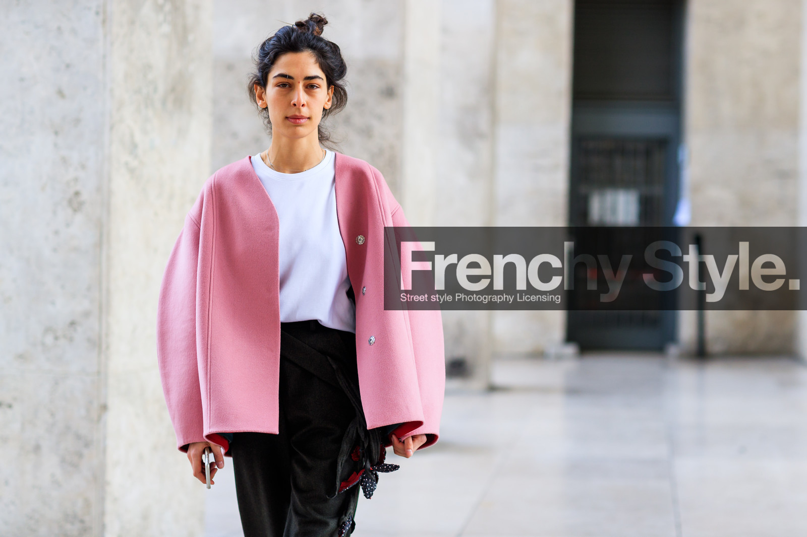 atmosphere details, AUTUMN WINTER 2017-2018, AW 17-18, black pants, detail, FALL WINTER 2017-2018, fashion week, frenchystyle, FW, FW 17-18, horizontal, jonathan paciullo, PARIS, PFW, pink jacket, street style, trousers, white t shirt